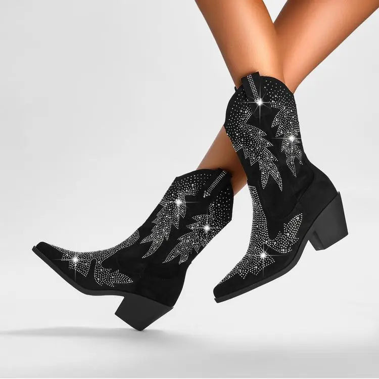 : Bottes noires à talon 7 cm avec strass argentés, vue latérale, style e-commerce.