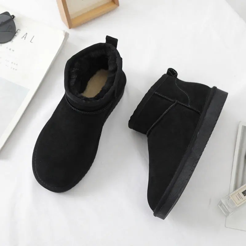 Bottines d’hiver femme noir en cuir suédé vue de face