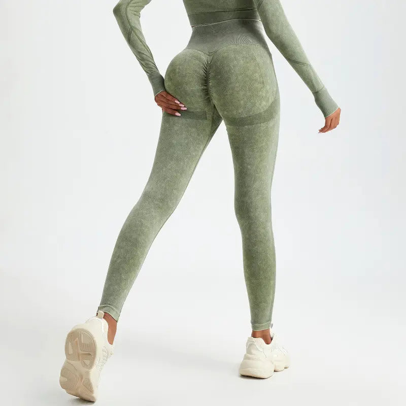 Mannequin portant le legging de sport, coupe ajustée et look tendance