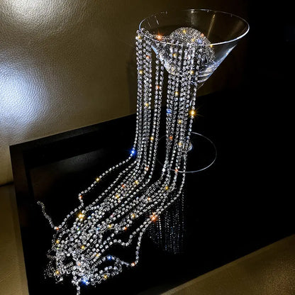 Accessoire cheveux chic avec strass et franges lumineuses, idéal pour soirées et mariages