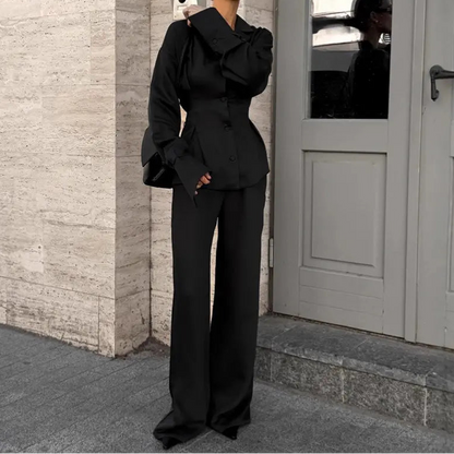 Ensemble tailleur femme noir deux pièces avec blazer cintré pour une tenue de bureau SecretBombe