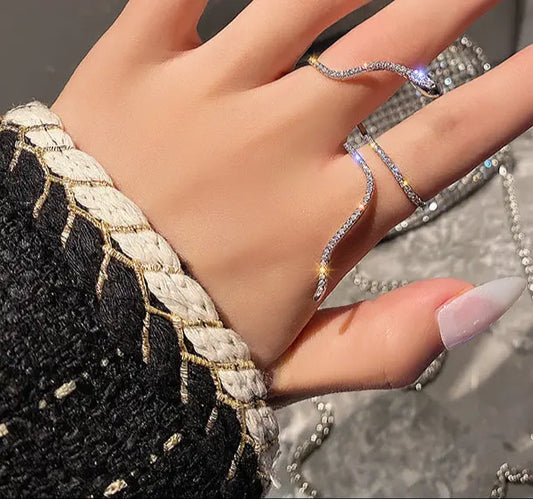 Bague serpent scintillante, cadeau parfait pour anniversaires ou occasions spéciales, symbole d’élégance.