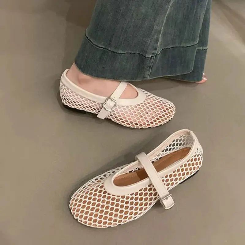 Ballerines ajourées beige et noir au style chic et moderne - SecretBombe