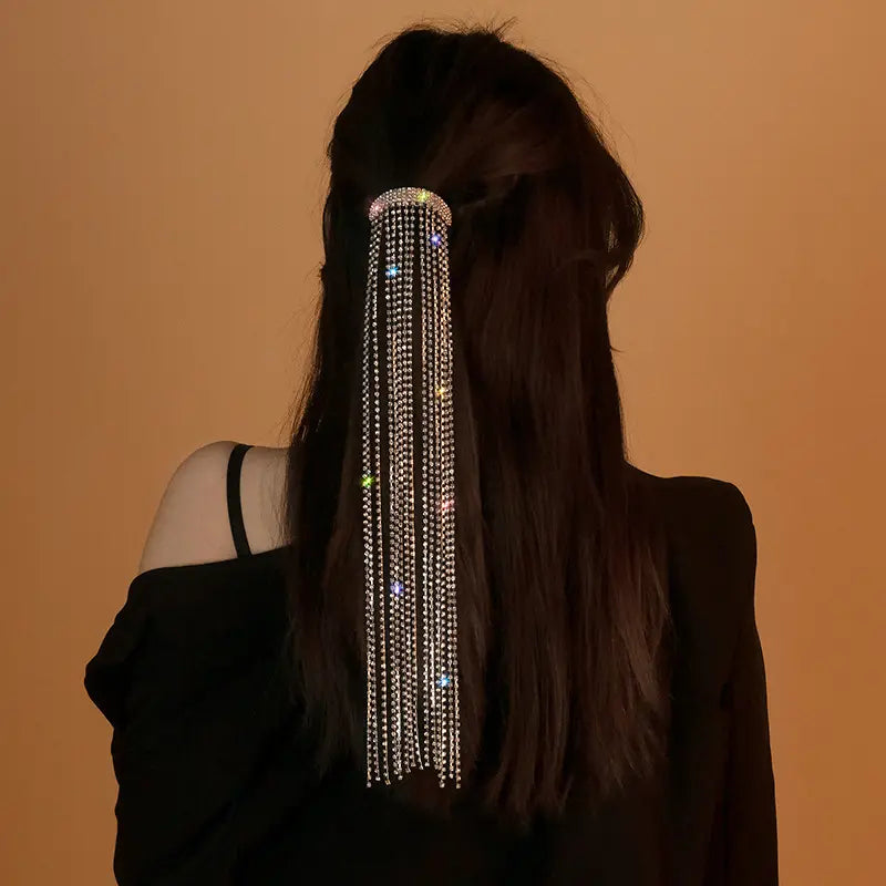 Barrette élégante à franges scintillantes transformant toute coiffure en bijou