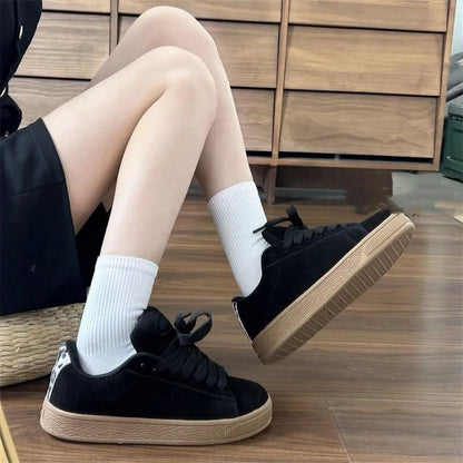 Baskets femme streetwear chic noires pointure 35 bout rond semelle épaisse"