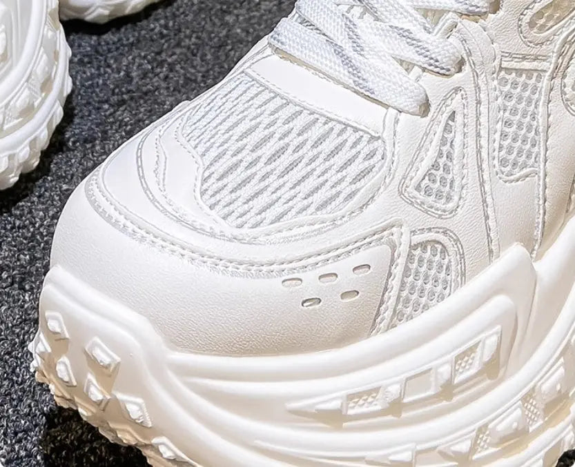 Talon compensé supérieur à 8 cm des baskets blanches