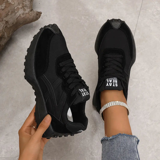 Baskets noires tendance avec semelle en antidérapante