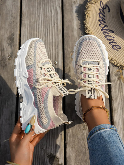 Baskets femme en maille Flyknit vue de profil
