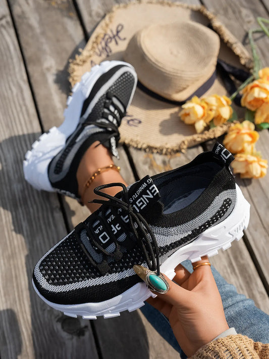 Baskets femme en maille Flyknit vue de profil