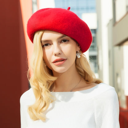 Béret femme en laine vin rouge, forme dôme, bords plats, taille ajustable, look élégant et moderne, parfait pour l’hiver