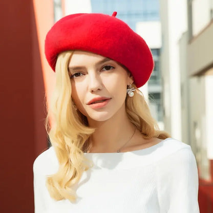 Béret femme en laine rouge vif, style dôme classique, taille ajustable, accessoire mode femme tendance et élégant
