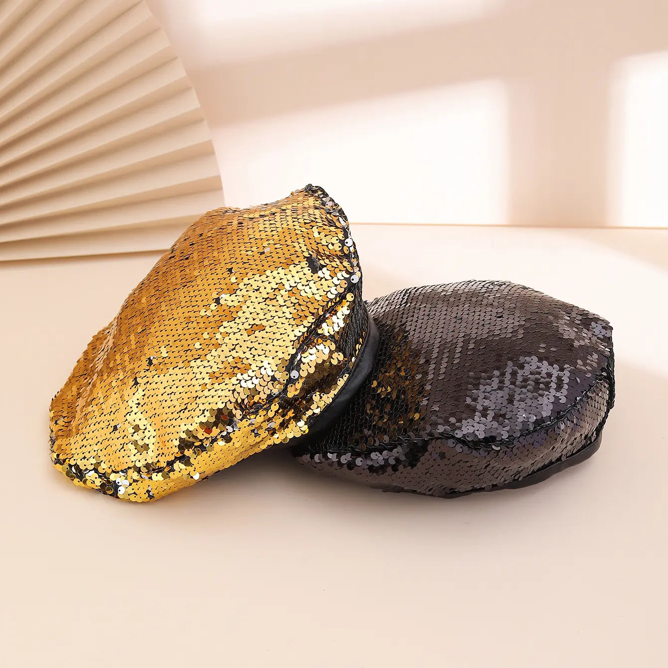 Chapeau béret femme noir à sequins SecretBombe pour soirée et photo