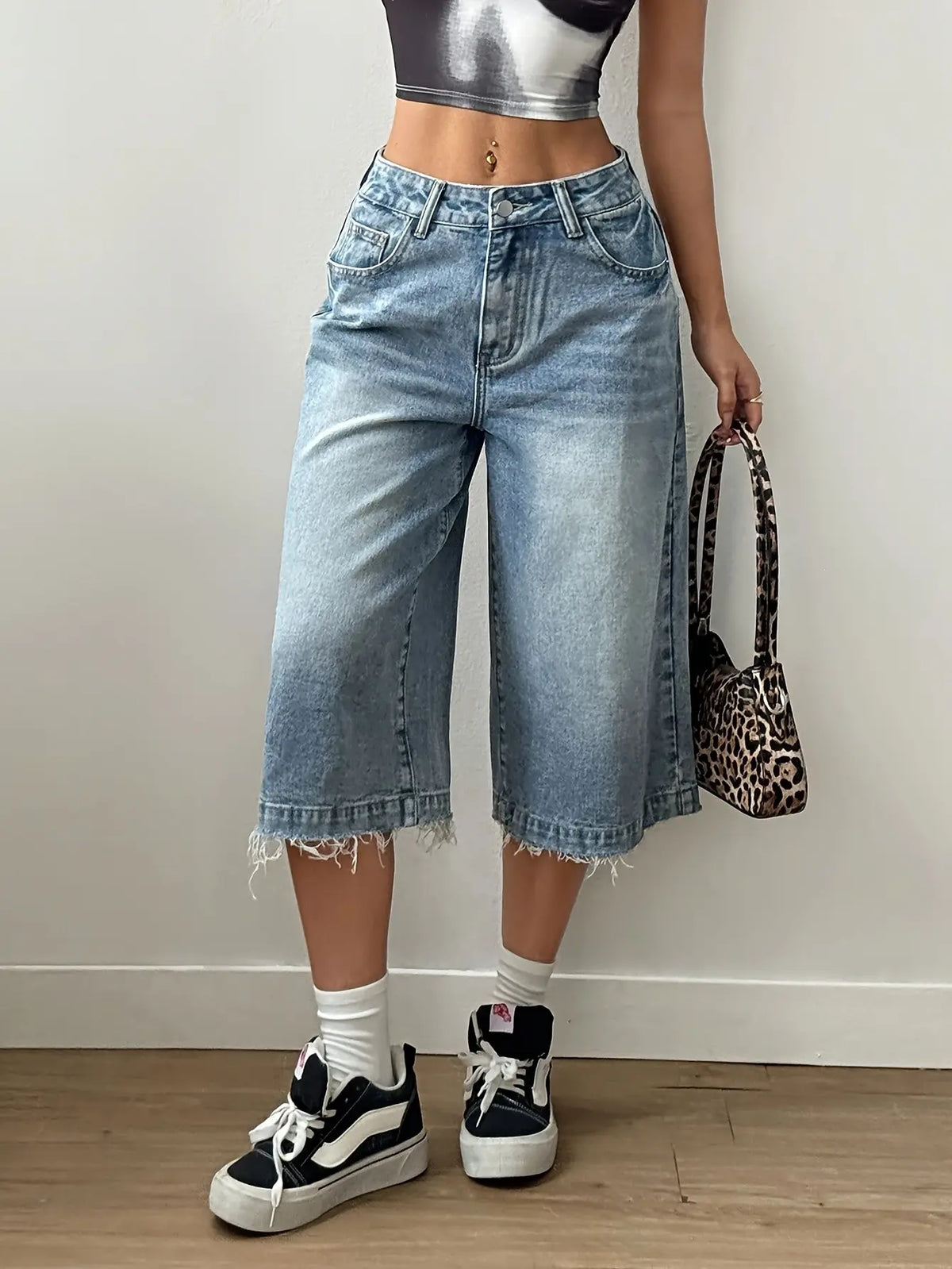 Bermuda denim femme bleu avec bords effilochés SecretBombe