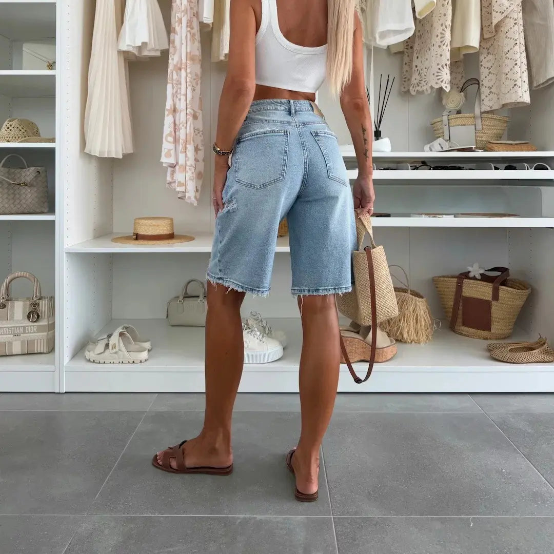 Bermuda denim femme bleu associé à une tenue élégante SecretBombe