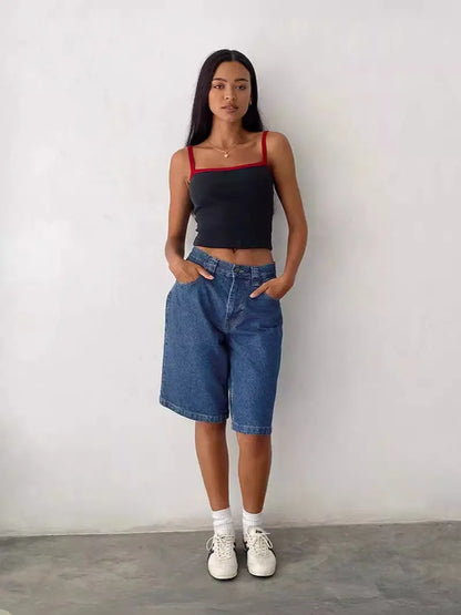 Short denim femme confortable et tendance, style street hipster, couleur bleu foncé