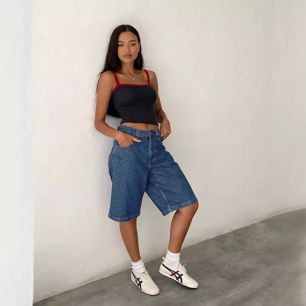 Short denim femme confortable et tendance, style street hipster, couleur bleu foncé