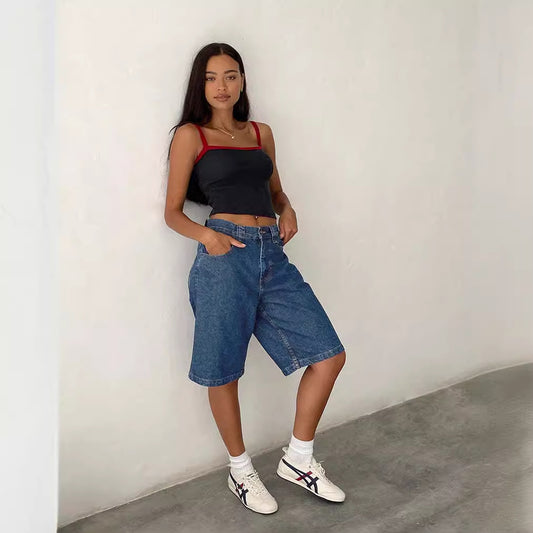 Short denim femme confortable et tendance, style street hipster, couleur bleu foncé