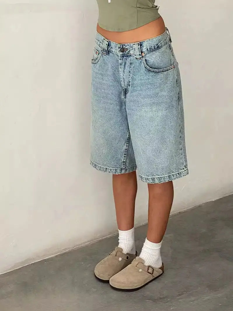 Bermuda denim femme streetwear couleur bleu clair, coupe loose mi-longue