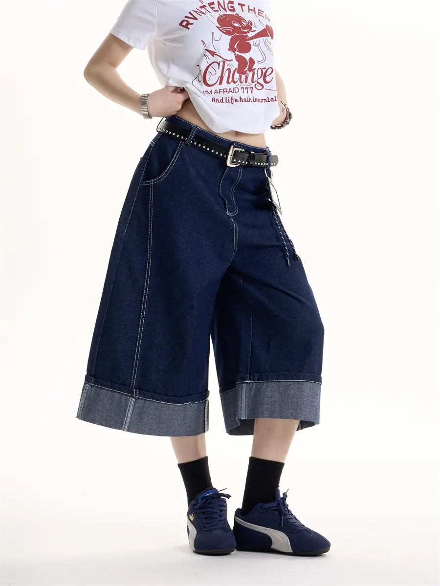 Bermuda femme en denim oversize, style urbain et moderne