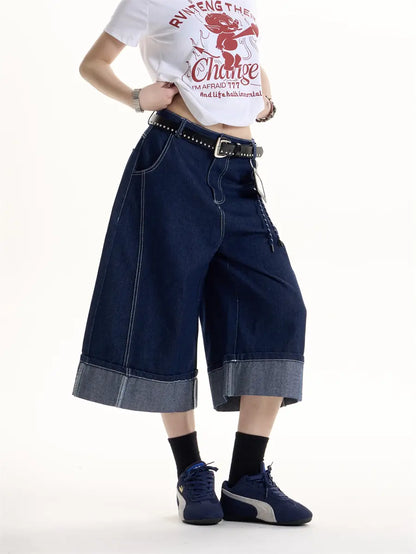 Bermuda femme en denim oversize, style urbain et moderne