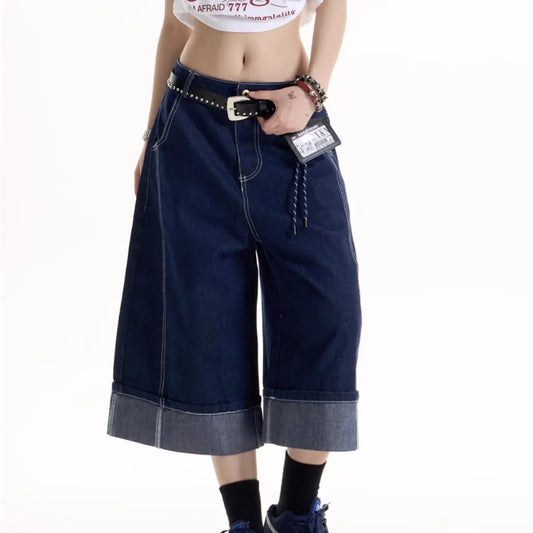 Bermuda femme en denim oversize, style urbain et moderne