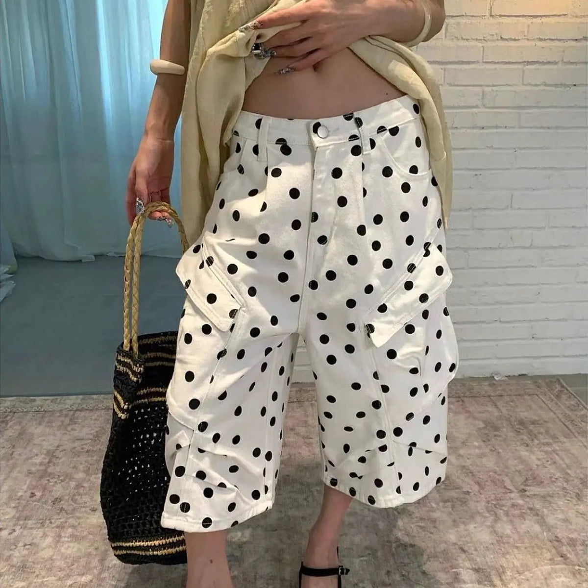 Bermuda femme blanc à pois noirs au look chic SecretBombe
