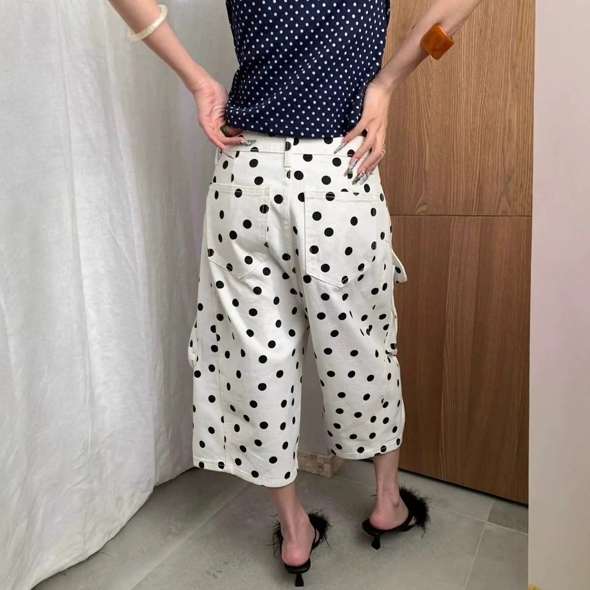Bermuda long femme blanc à pois noirs au style tendance SecretBombe