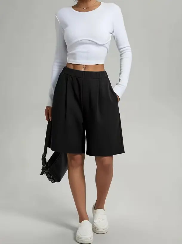 Bermuda noir femme au look décontracté SecretBombe