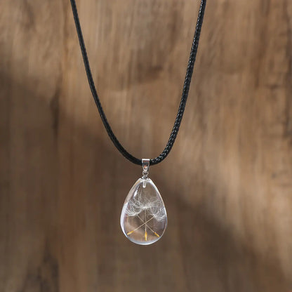 Boucles d’oreilles et collier goutte en résine, cadeau parfait pour femme et amoureuse de la nature.