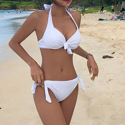 Bikini blanc femme mode estivale chic pour plage piscine et vacances