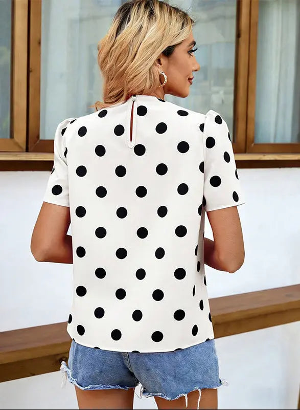 Blouse femme à manches courtes et pois noirs