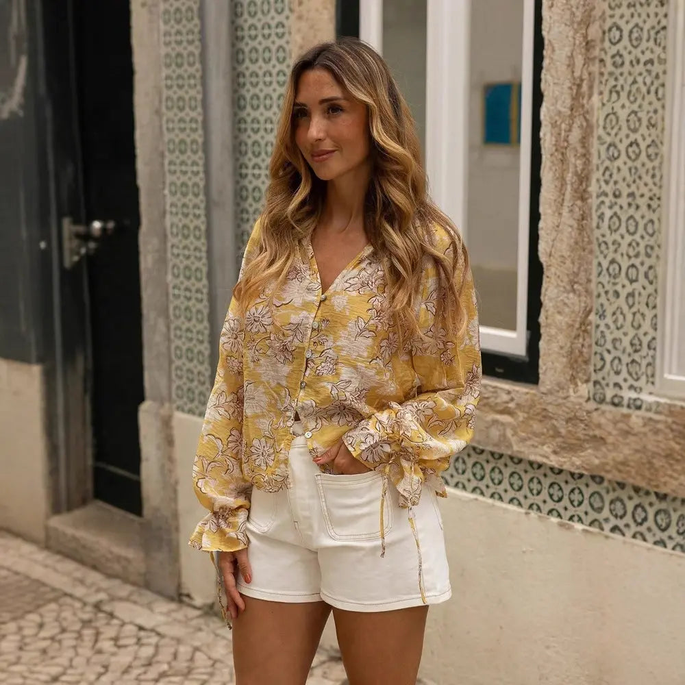 Haut femme imprimé fleurs jaune et blanc avec col en V SecretBombe.