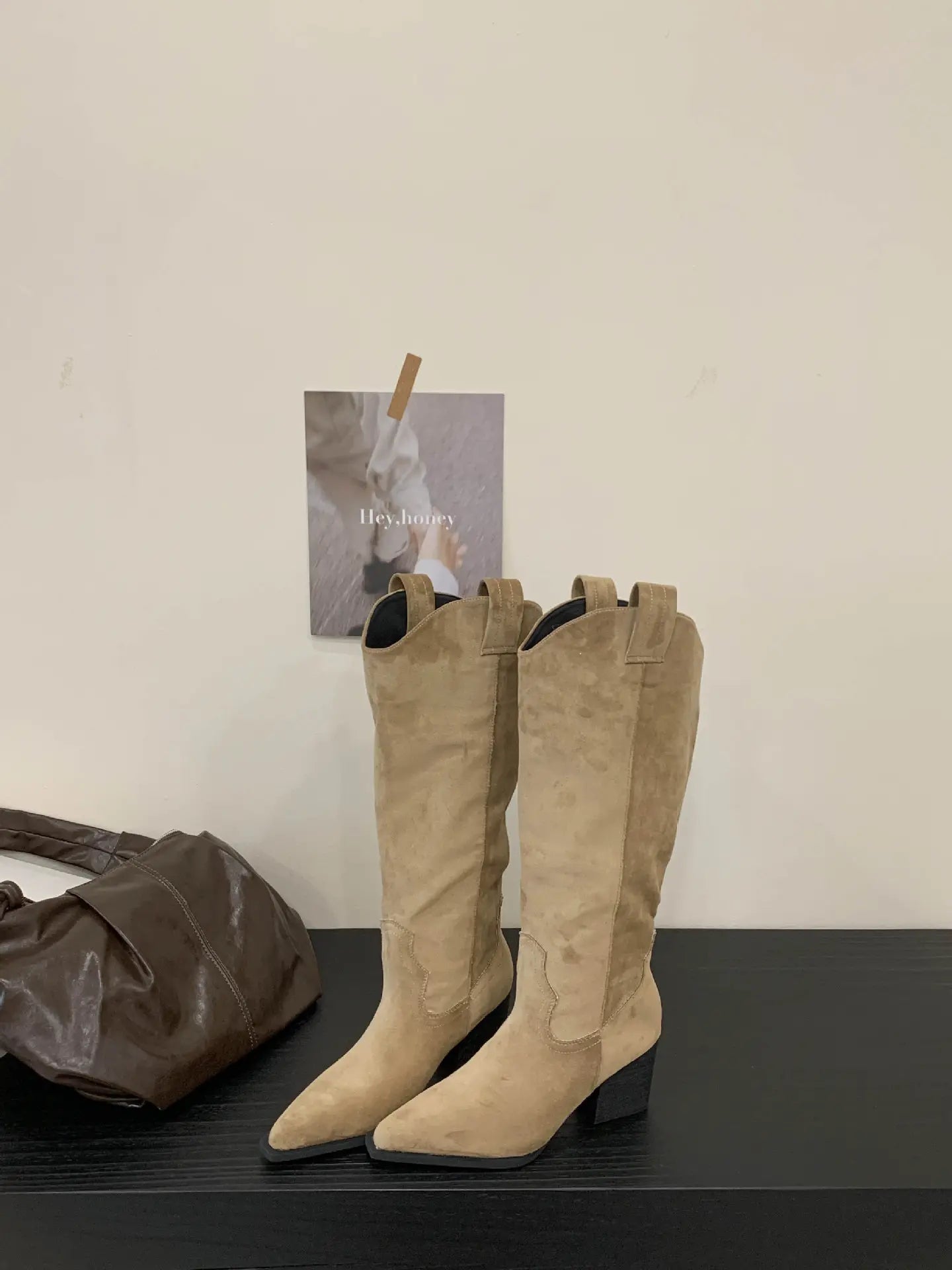 Bottes western beiges montantes pour femme avec talon épais