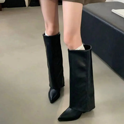 Bottes femme en cuir végan  noir et kaki à talon épais, bout pointu, mi-hautes, plateforme imperméable, style casual