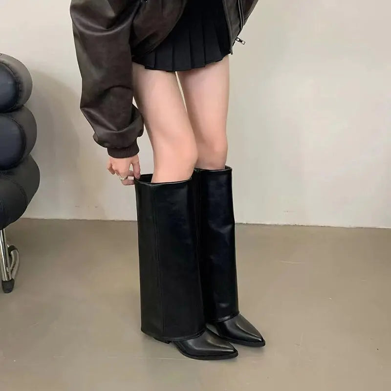 Bottes femme en cuir végan  noir et kaki à talon épais, bout pointu, mi-hautes, plateforme imperméable, style casual