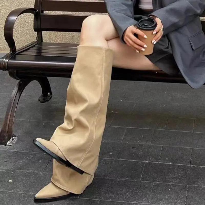 Bottes femme en cuir végan  noir et kaki à talon épais, bout pointu, mi-hautes, plateforme imperméable, style casual