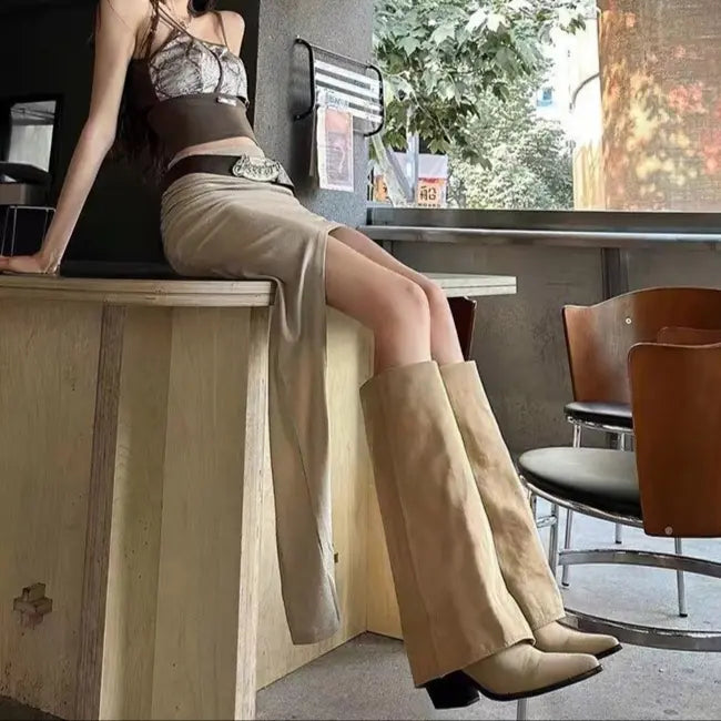 Bottes femme en cuir végan  noir et kaki à talon épais, bout pointu, mi-hautes, plateforme imperméable, style casual