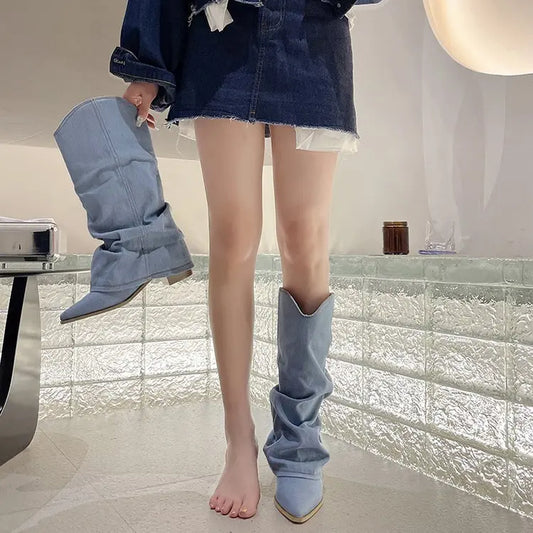 Bottes rétro en denim bleu vue de face