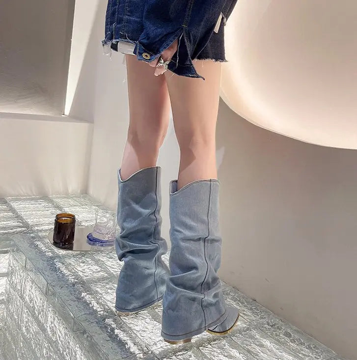 Semelle antidérapante des bottes rétro en denim bleu