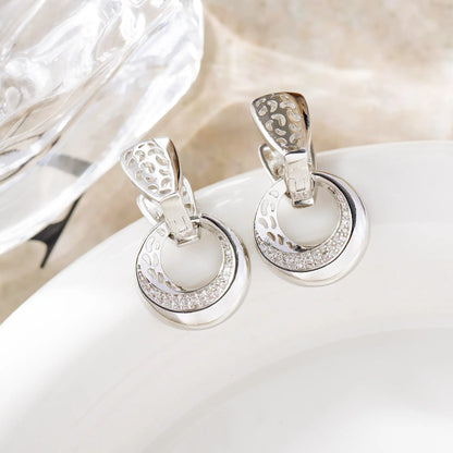 Boucles d’oreilles raffinées idéales pour offrir en cadeau, couleur doré ou argent
