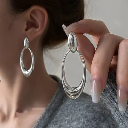 Boucles d’oreilles pendantes argentées parfaites pour soirée ou occasion spéciale