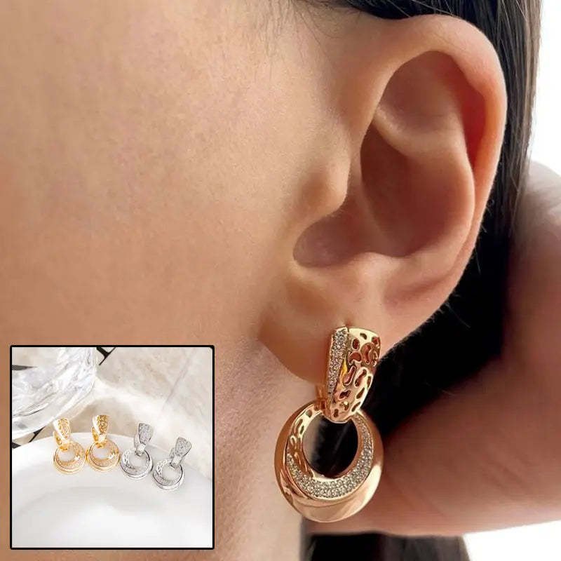 Boucles d’oreilles en cuivre doré ou argenté avec motif cœur et pavage de strass subtils