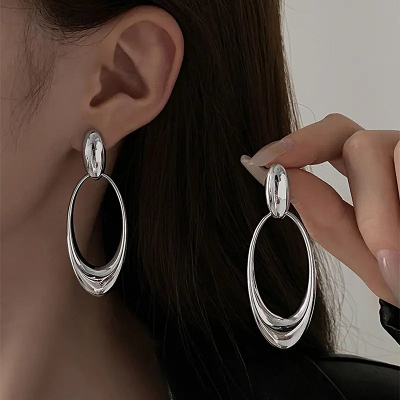Boucles d’oreilles pendantes en métal argenté, style chic et élégant pour femme