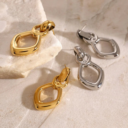 Boucles d’oreilles contemporaines doré ou argent, parfaites pour le quotidien et les soirées.