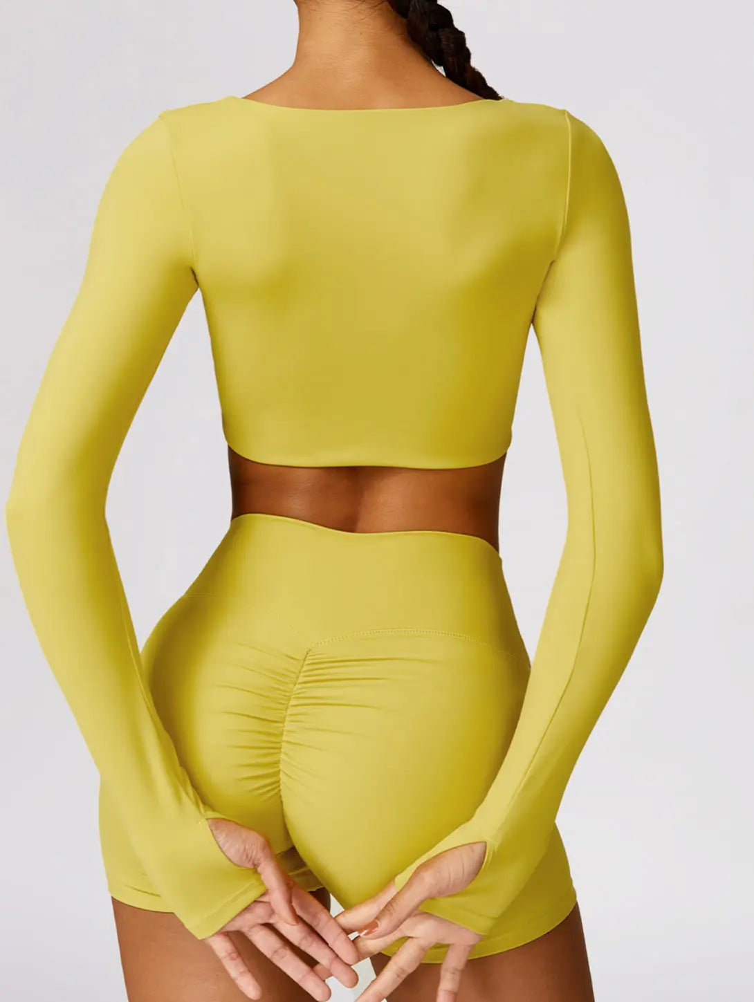 Détail du tissu 100% nylon extensible et respirant du top de sport