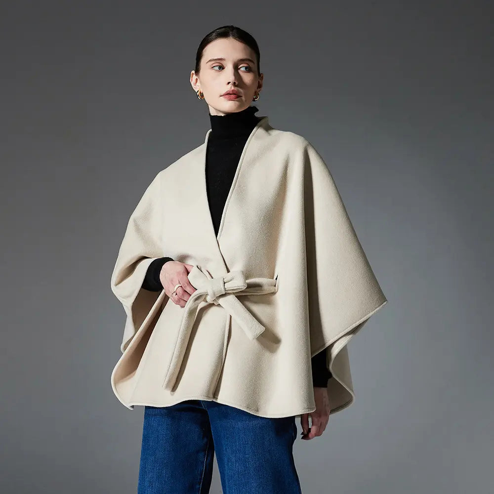 Cape beige femme pour l’automne et l’hiver, chaude et élégante.