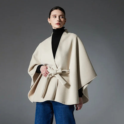 Cape beige femme pour l’automne et l’hiver, chaude et élégante.