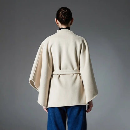 Cape beige femme pour l’automne et l’hiver, chaude et élégante.