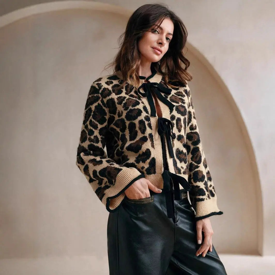 Cardigan chic femme beige léopard, parfait look automne-hiver – SecretBombe
