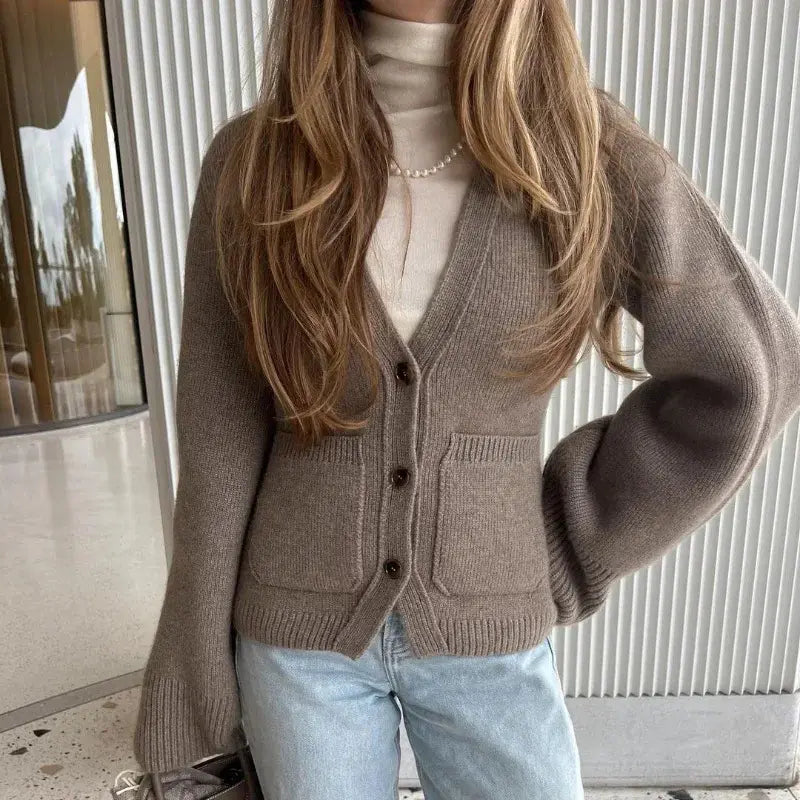 Cardigan femme boutonné col V chic et élégant – SecretBombe